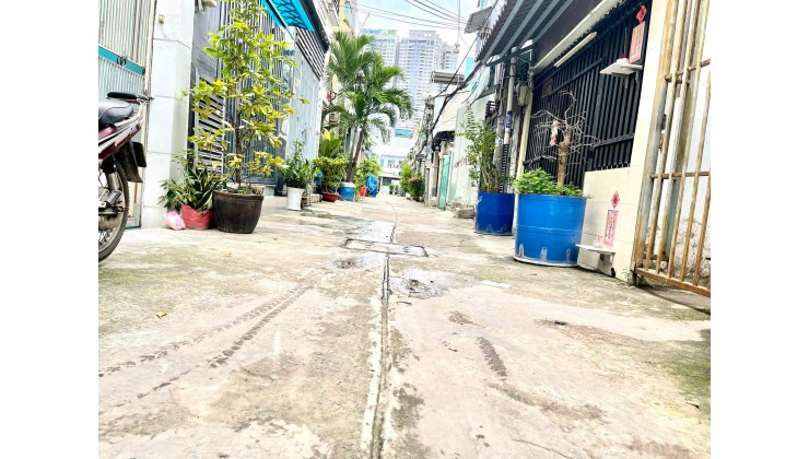 Bán nhà quận 7, nhà cấp 4, 2 mặt hẻm, xe hơi đỗ cửa ra Huỳnh Tấn Phát, phường Phú Thuận, 64m2, 5.7tỷ(TL)
